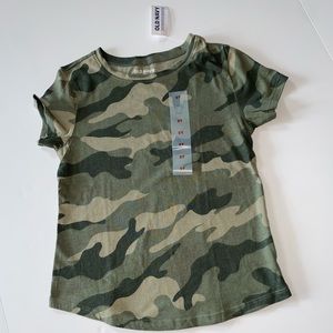 Old navy girls shirt size 5t. Camouflage with tags still on it, never worn‼️‼️‼️